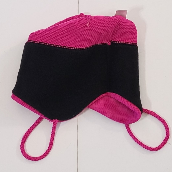 NWOT GuessBeanie with ties - Picture 6 of 7